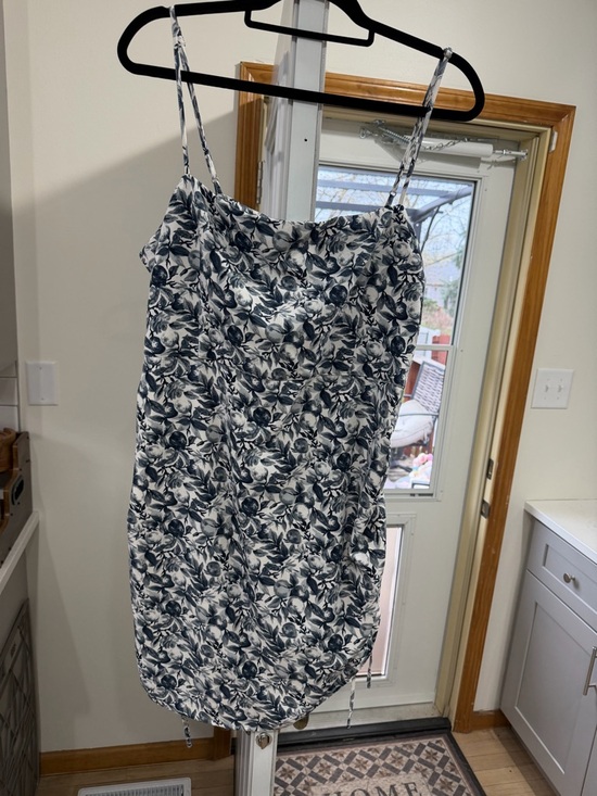 Abercrombie & Fitch Dresses & Skirts - Abercrombie & Fitch Navy and White Floral Slip Dress